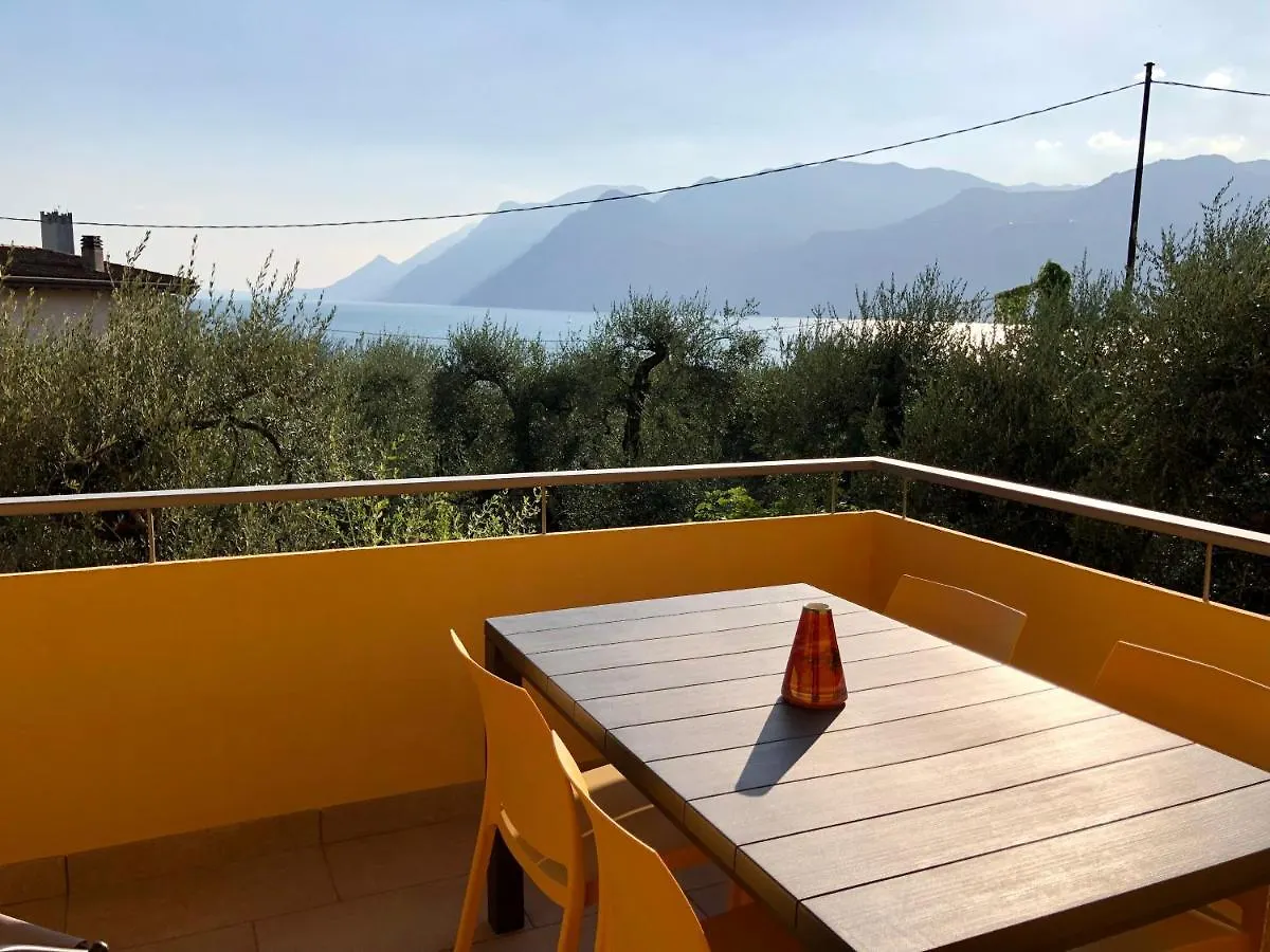 מאלצ'סינה Lake View Sottodossi Apartment