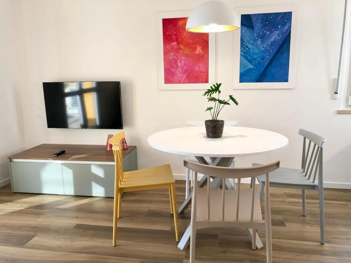 מאלצ'סינה Lake View Sottodossi Apartment
